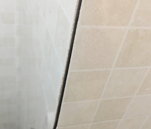 包头市瓷砖空鼓维修公司分享阳台瓷砖脱落的修复过程可以分为以下几个步骤