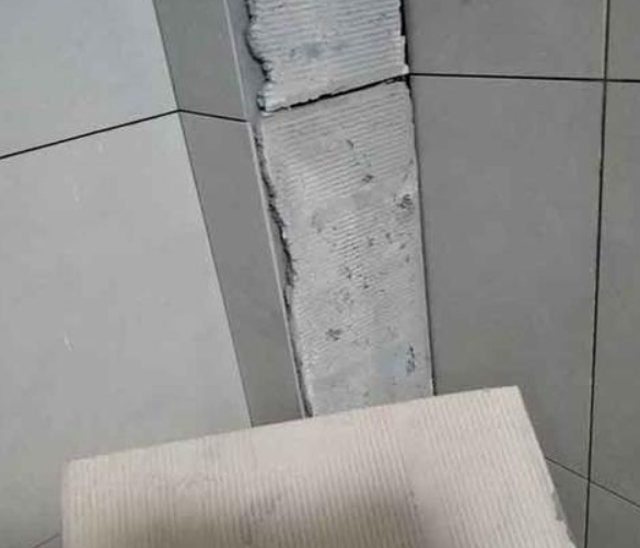 包头市瓷砖空鼓维修公司分享下厨房瓷砖脱落的补救措施。